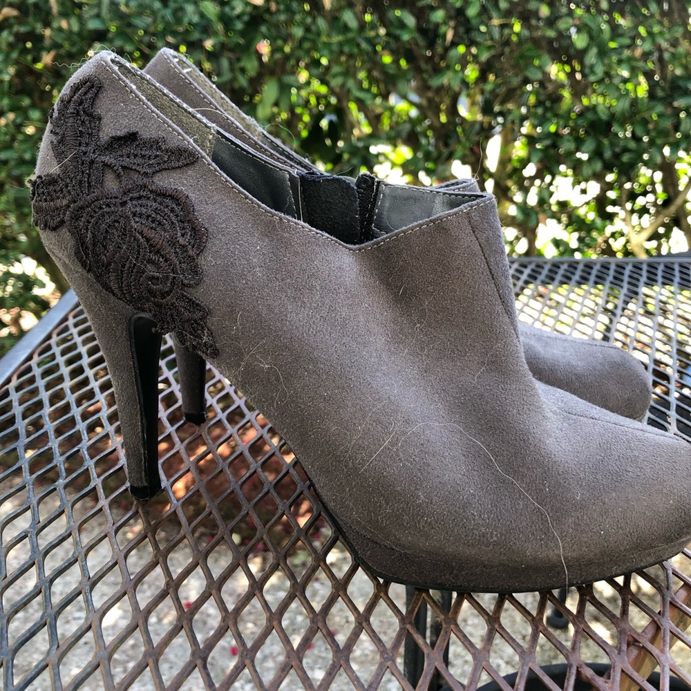 Gray Heels